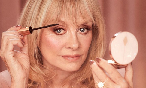 Charlotte Tilbury collaborates with Twiggy and enters the Metaverse 